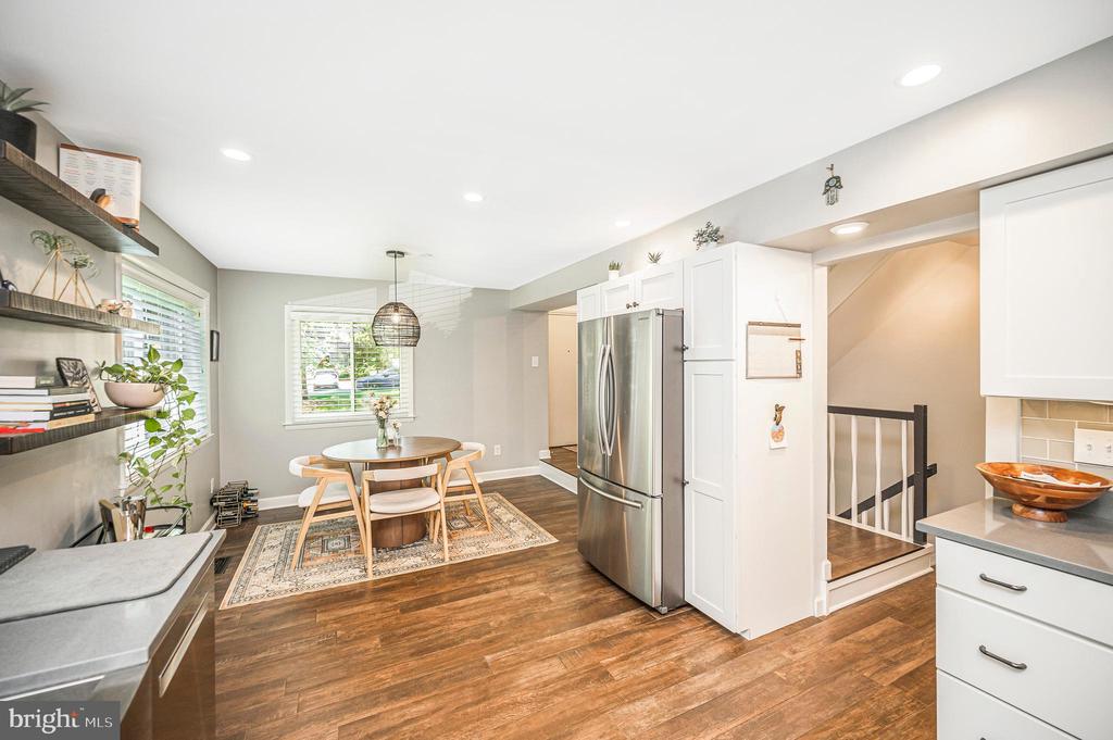 2215 GLENCOURSE LANE