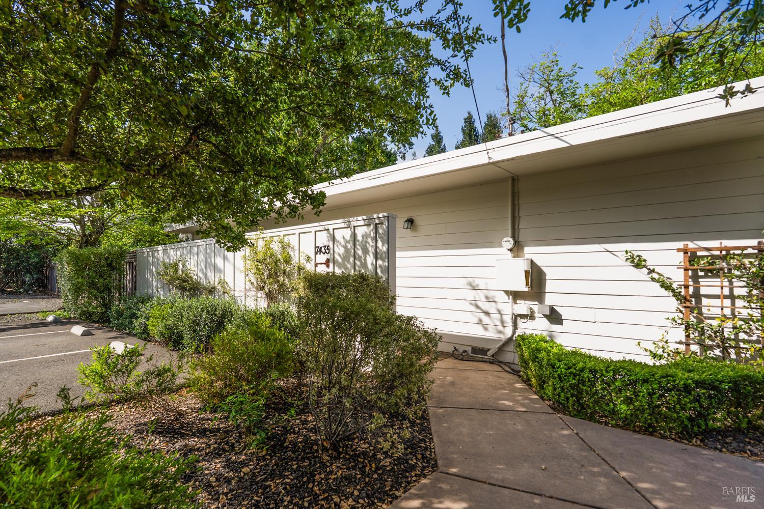 7435 Saint Helena Hwy