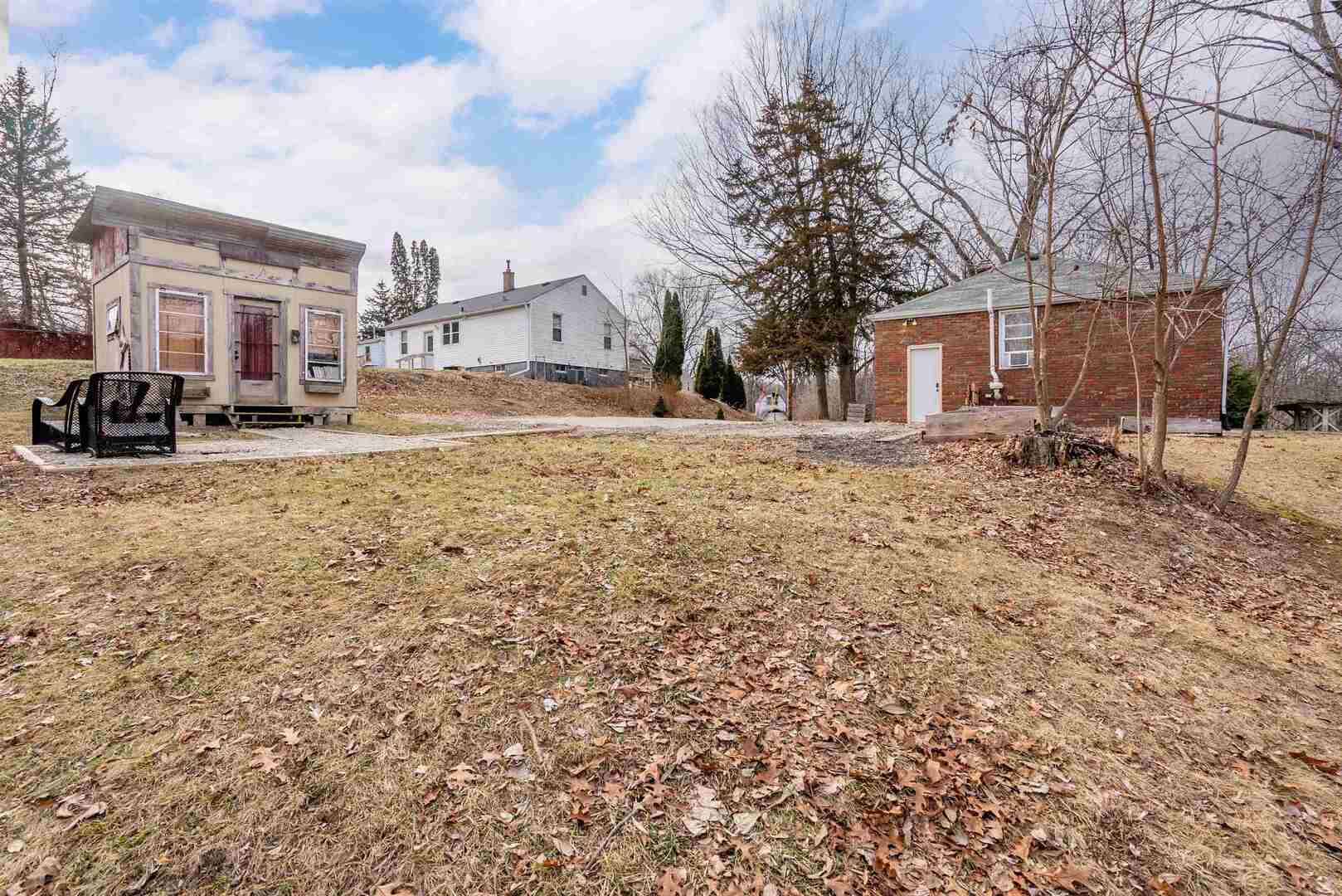 1 Blue Grass Court