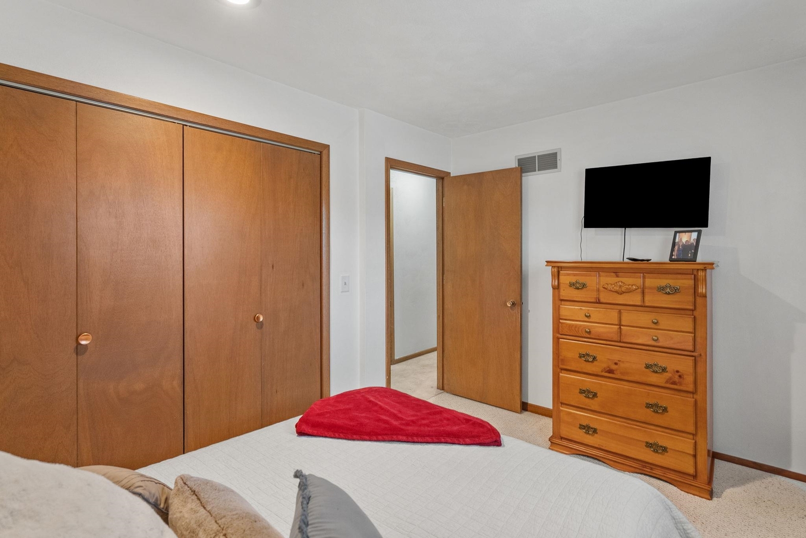 2615 E 28th Court