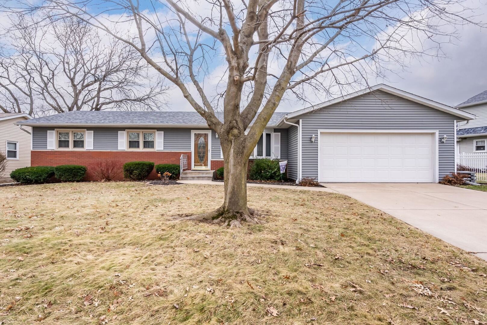 2615 E 28th Court