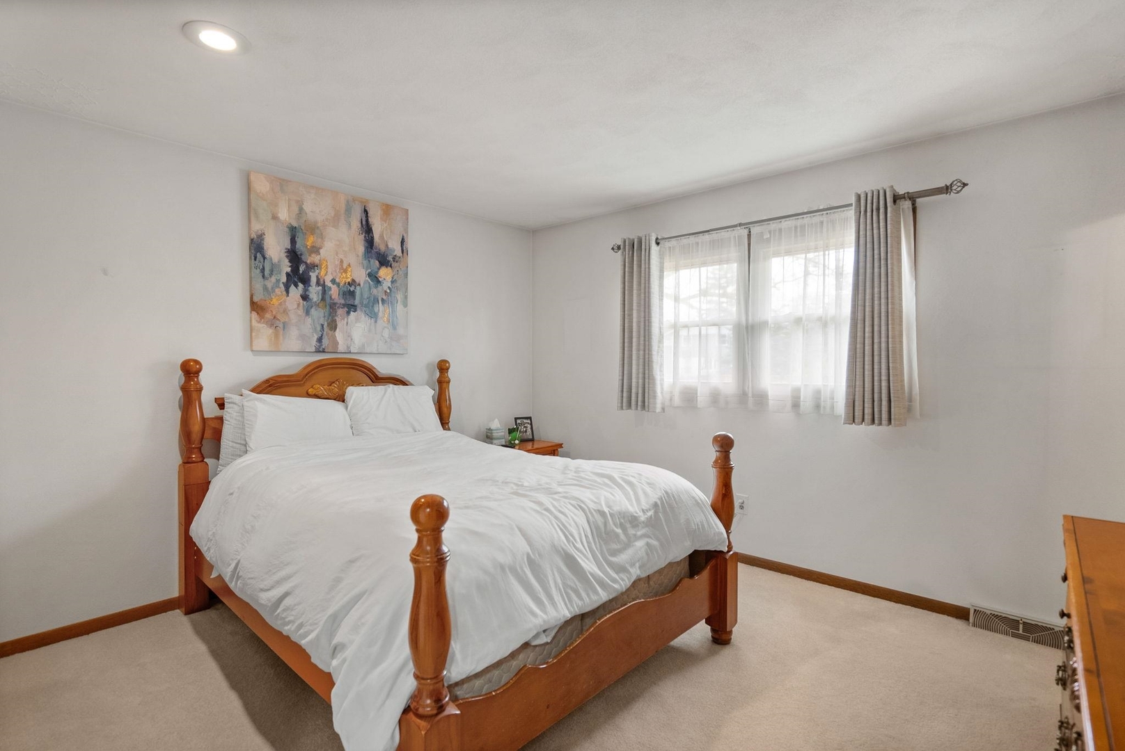 2615 E 28th Court