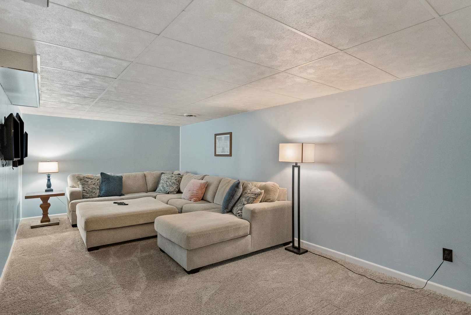 2615 E 28th Court