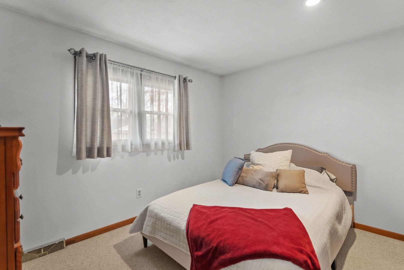 2615 E 28th Court