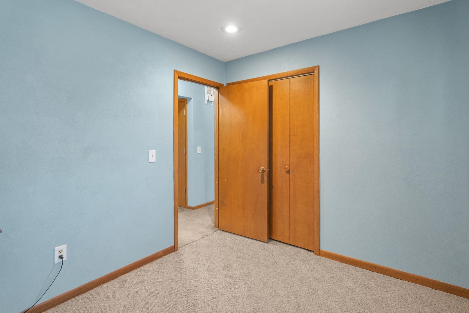 2615 E 28th Court