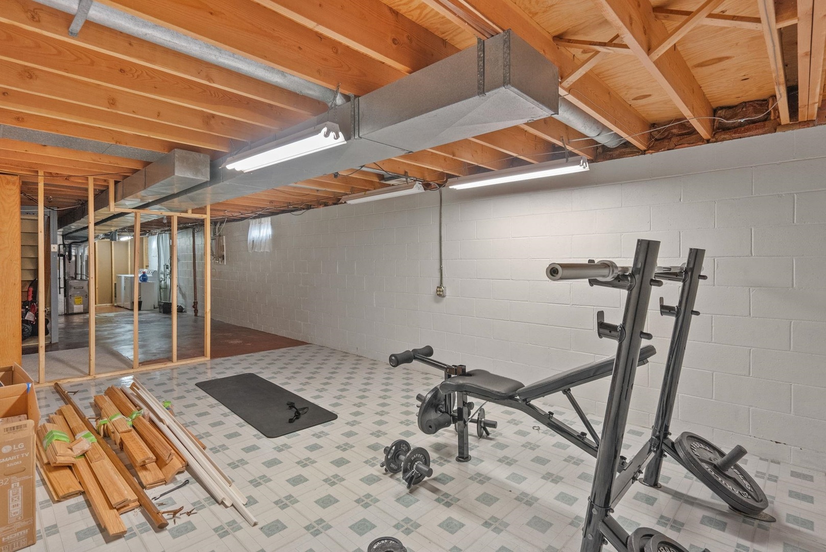 2615 E 28th Court