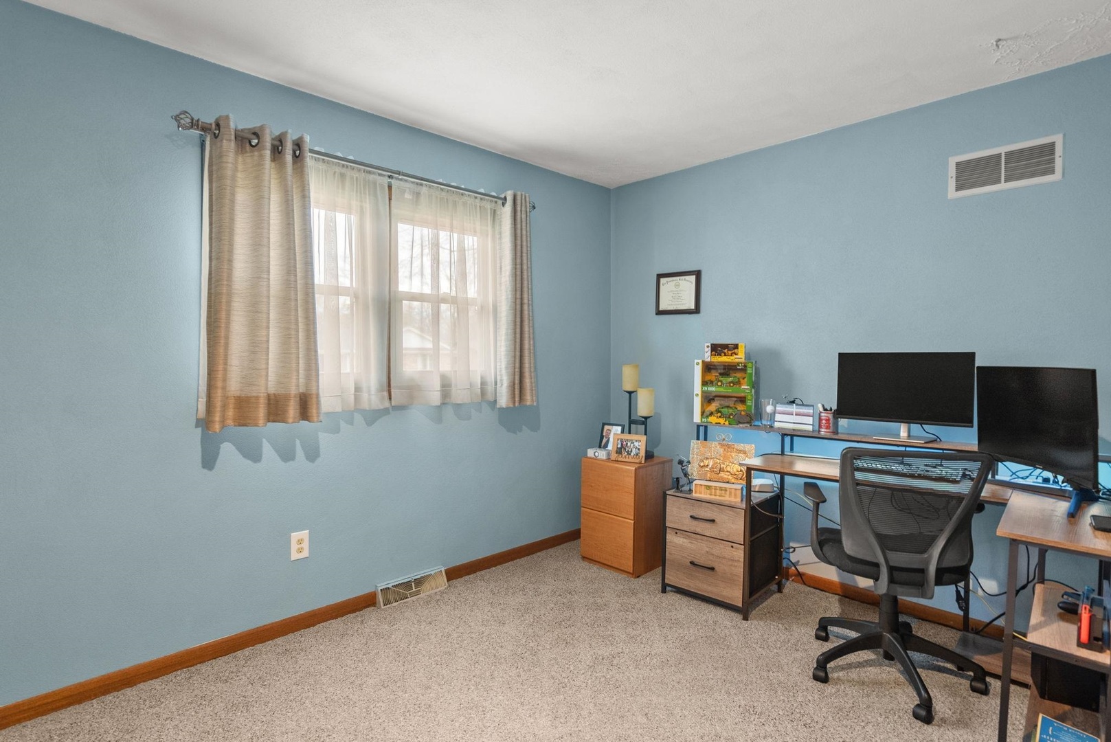 2615 E 28th Court