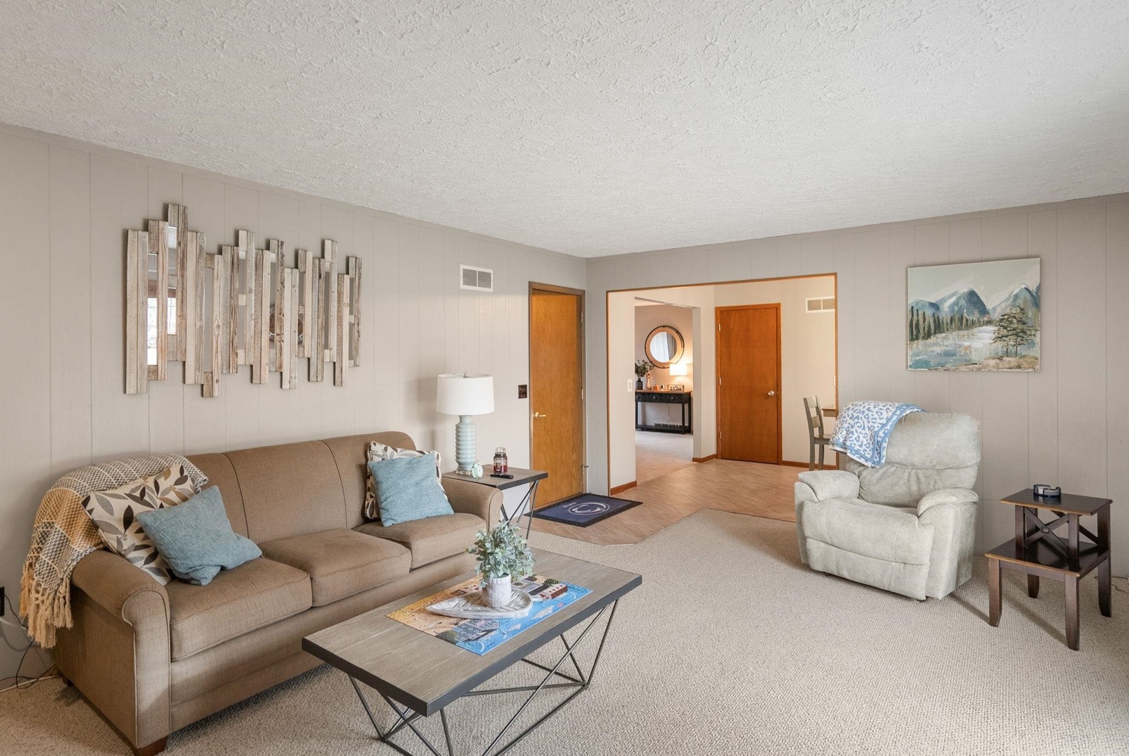 2615 E 28th Court