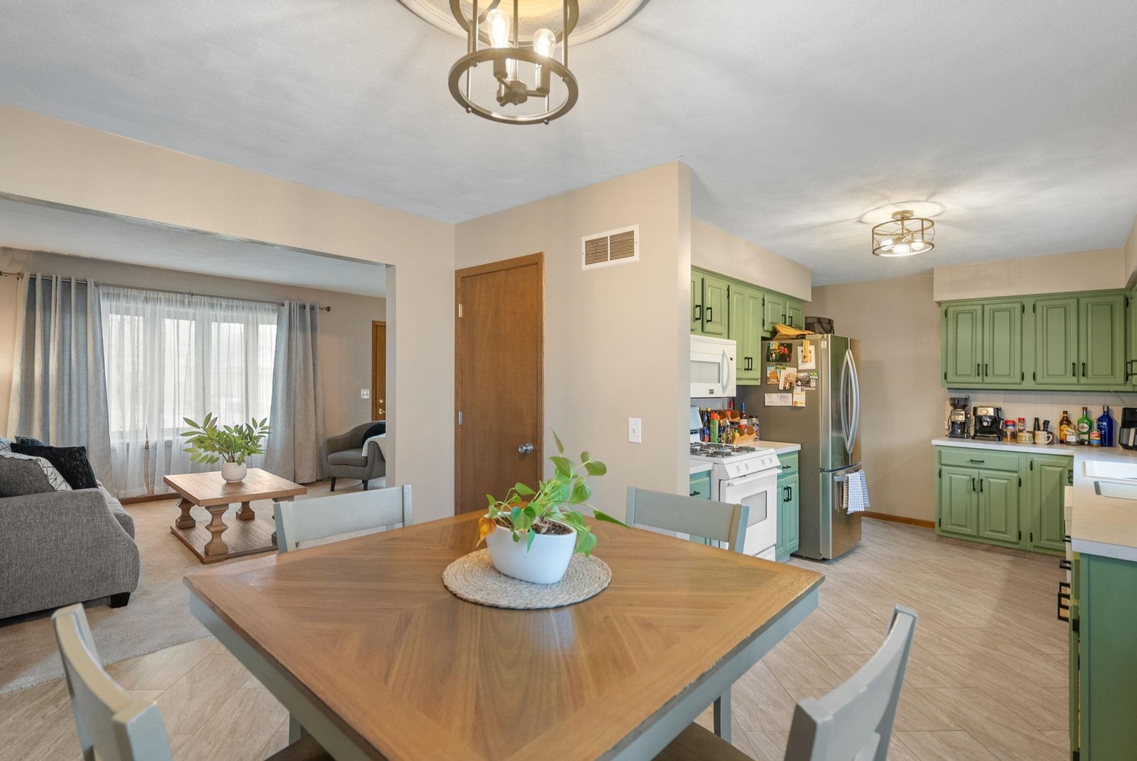 2615 E 28th Court