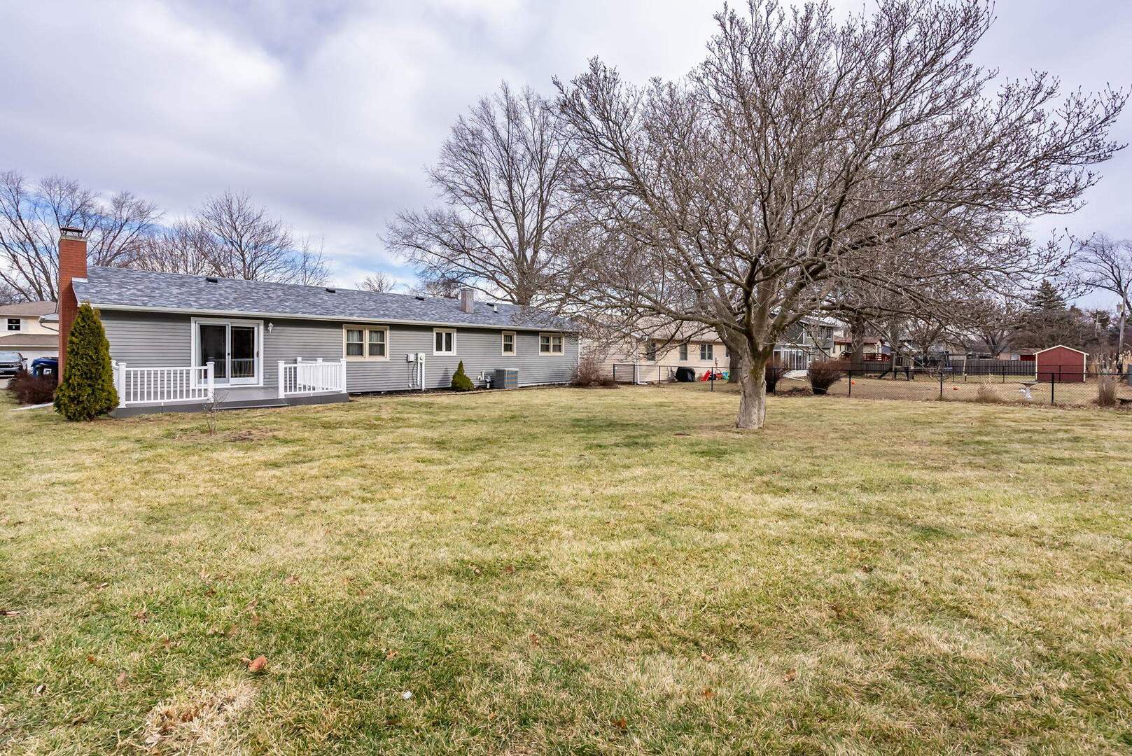 2615 E 28th Court