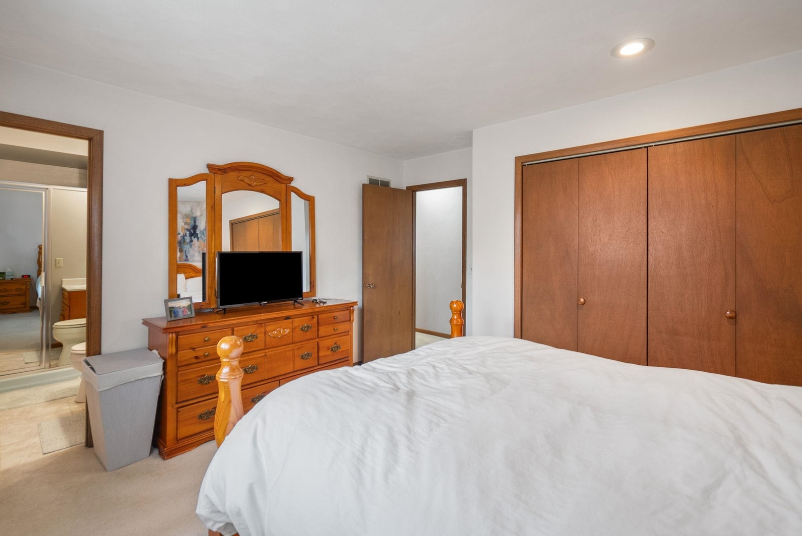 2615 E 28th Court
