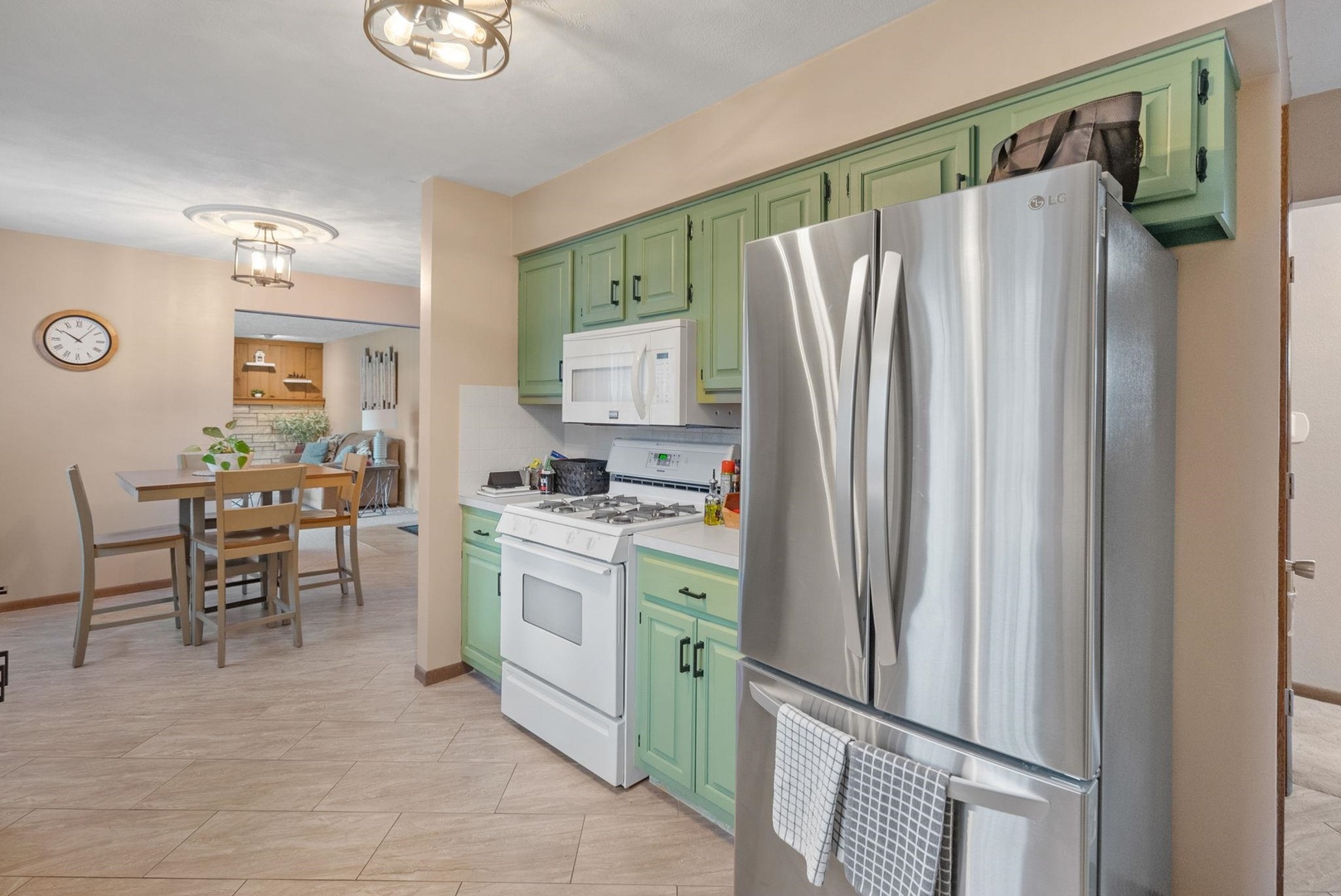 2615 E 28th Court