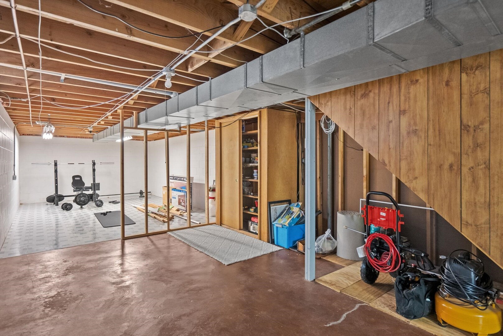 2615 E 28th Court