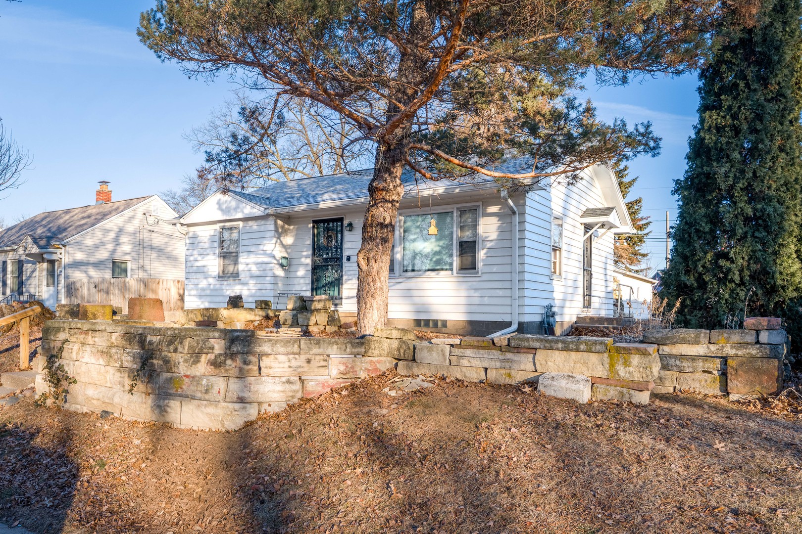 1910 W Pleasant Street