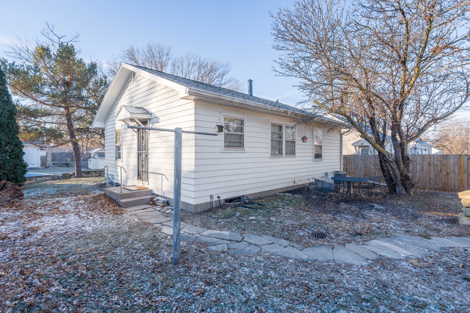 1910 W Pleasant Street
