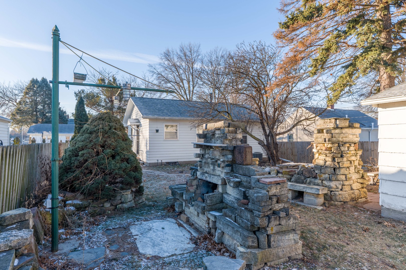 1910 W Pleasant Street