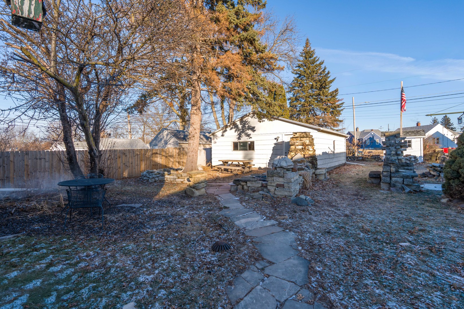 1910 W Pleasant Street