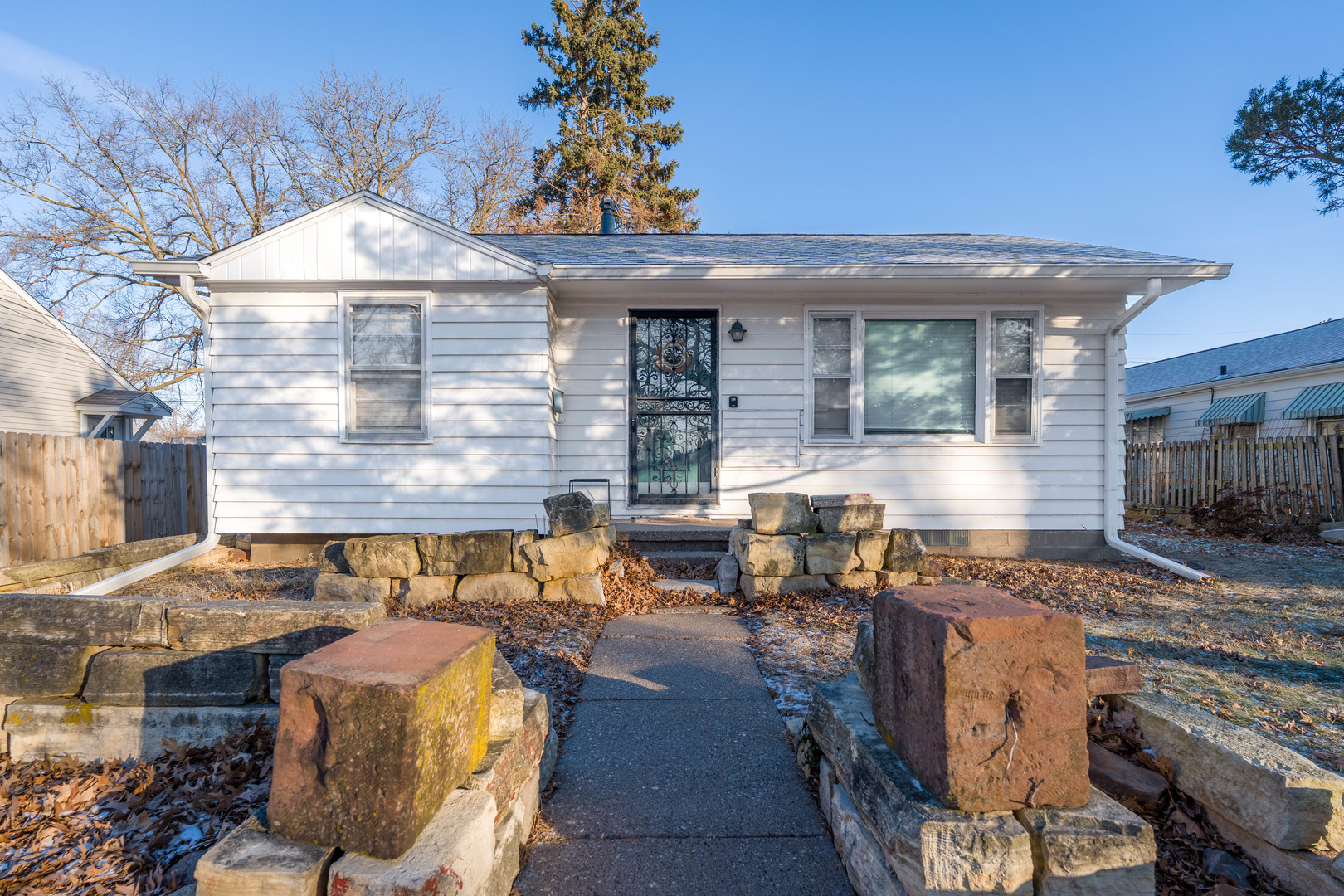 1910 W Pleasant Street