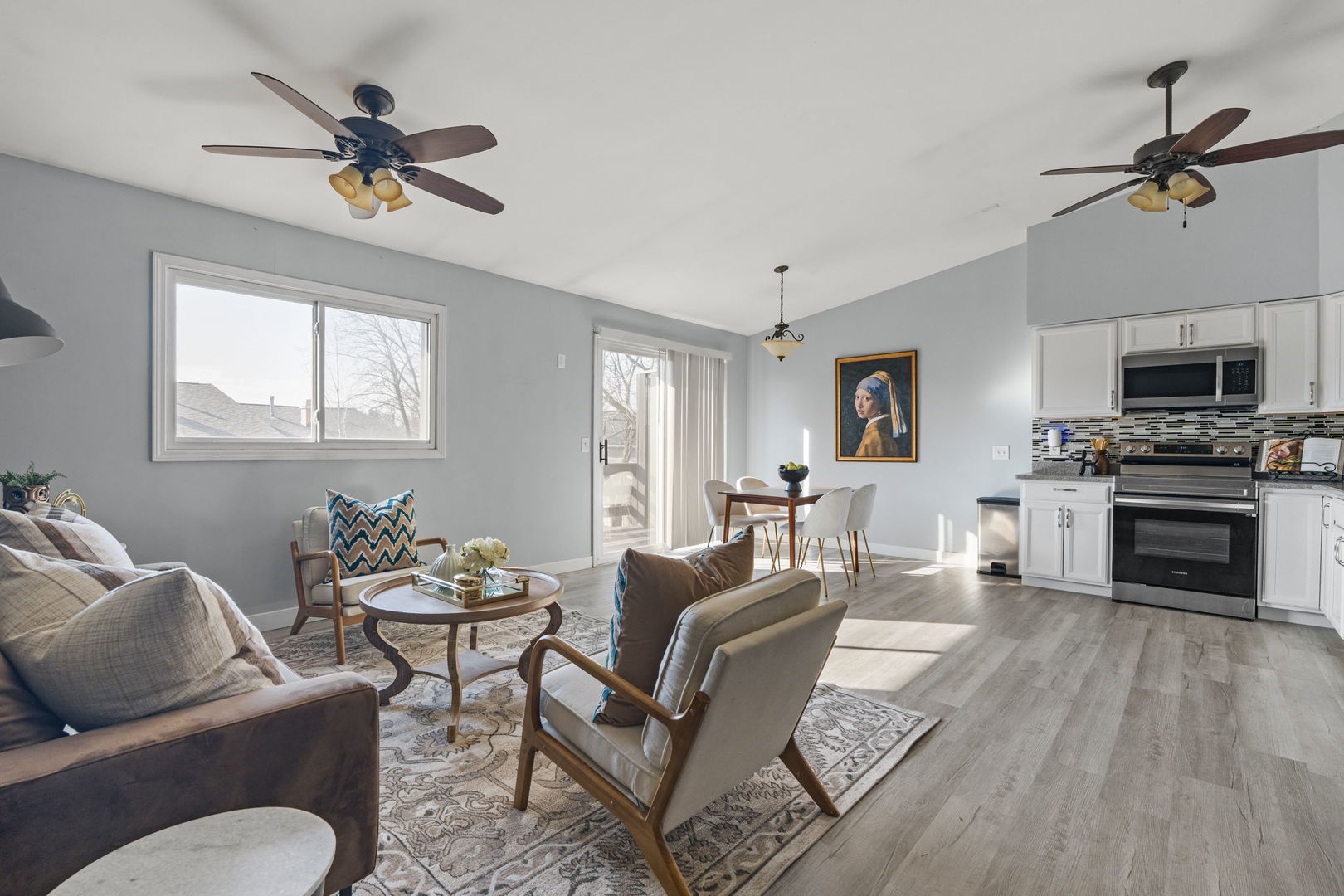 4023 LILLIE Avenue Unit: 305
