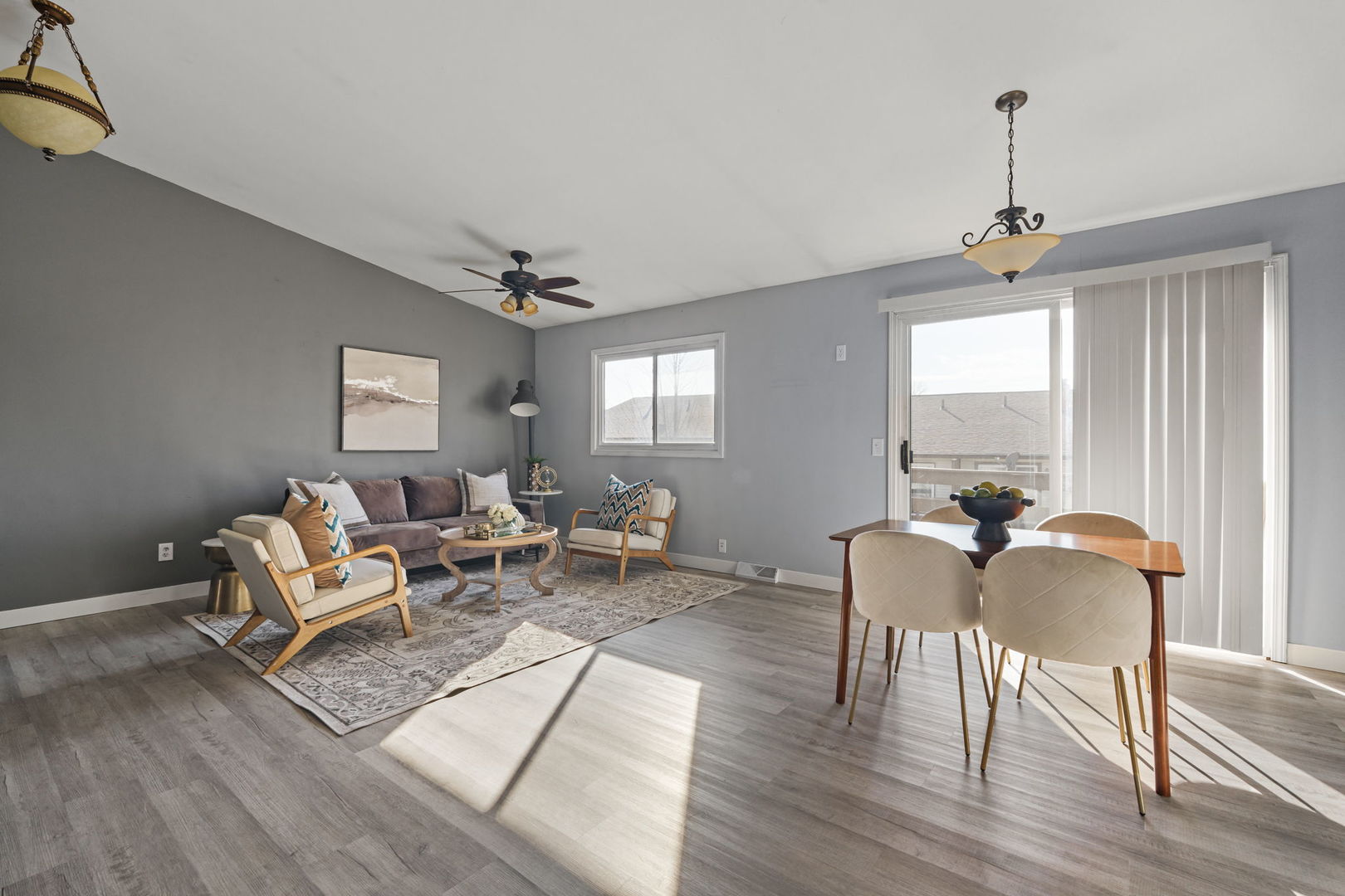 4023 LILLIE Avenue Unit: 305