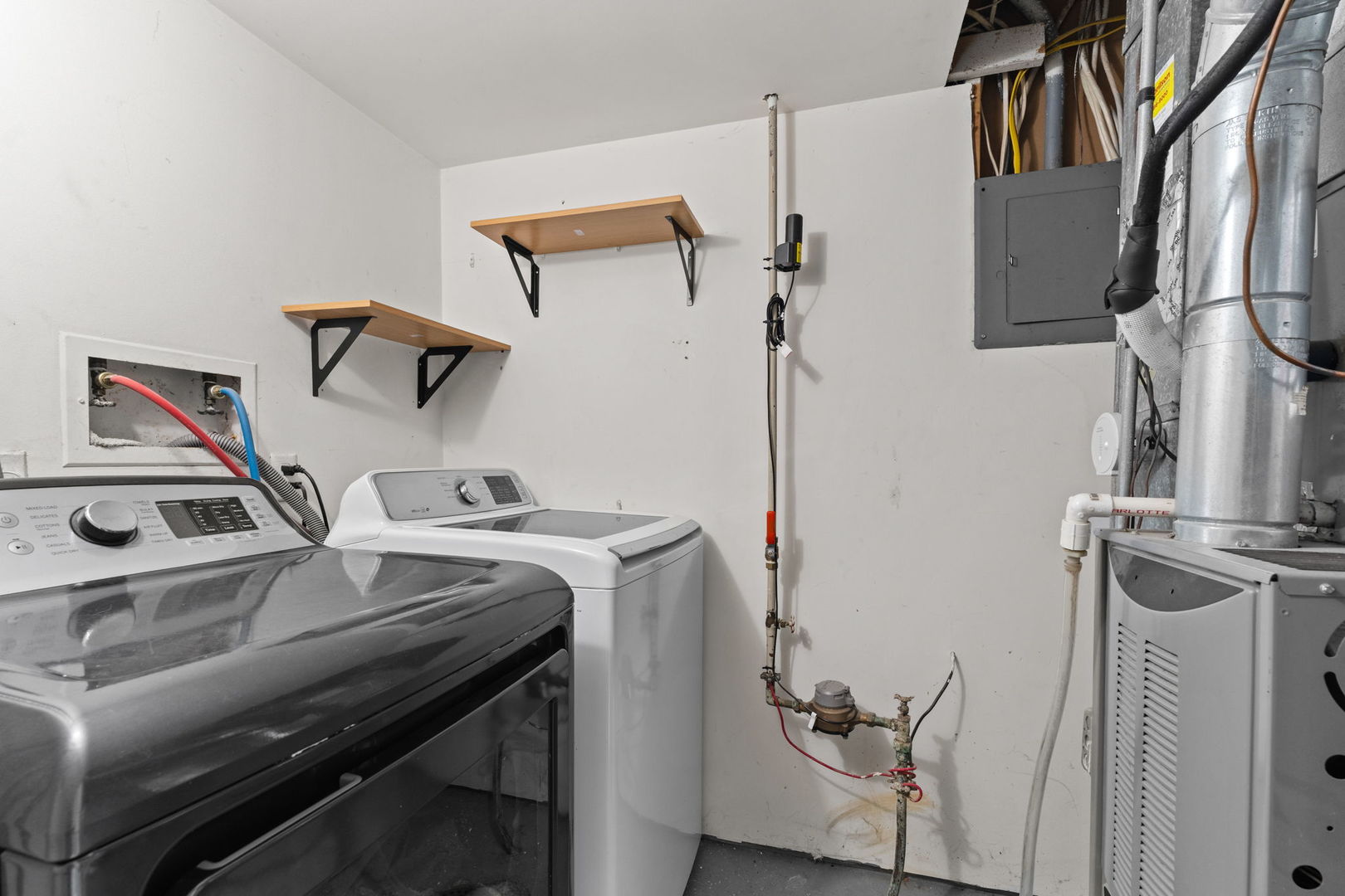 4023 LILLIE Avenue Unit: 305