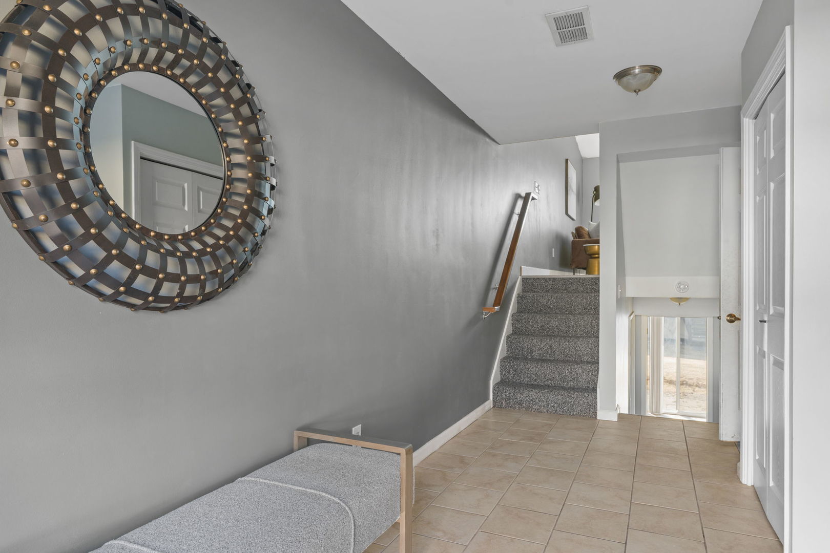 4023 LILLIE Avenue Unit: 305