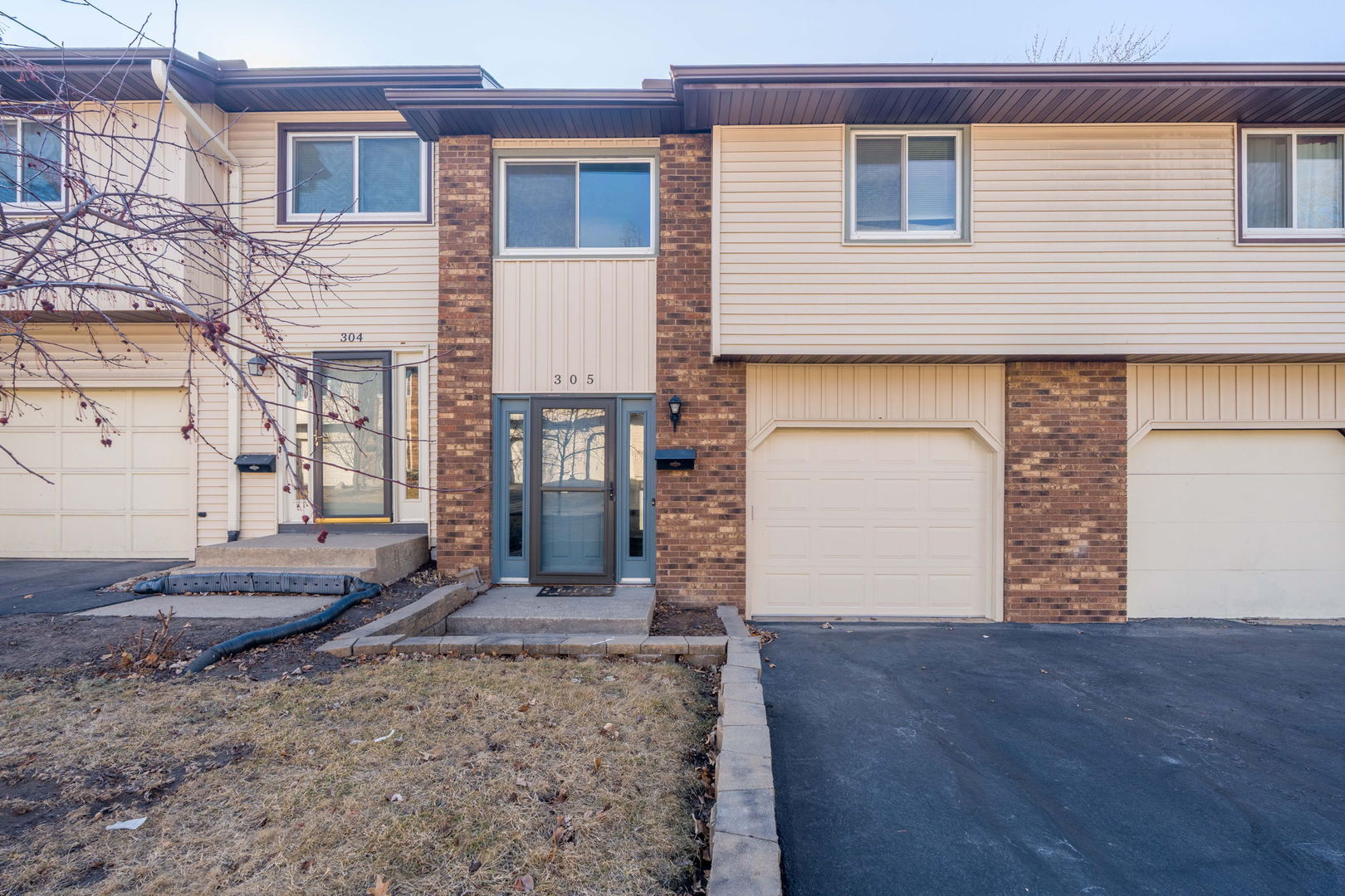 4023 LILLIE Avenue Unit: 305