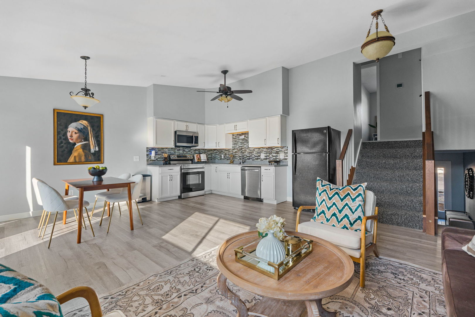 4023 LILLIE Avenue Unit: 305