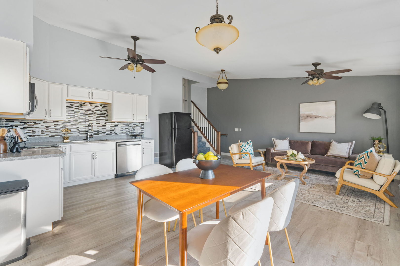 4023 LILLIE Avenue Unit: 305