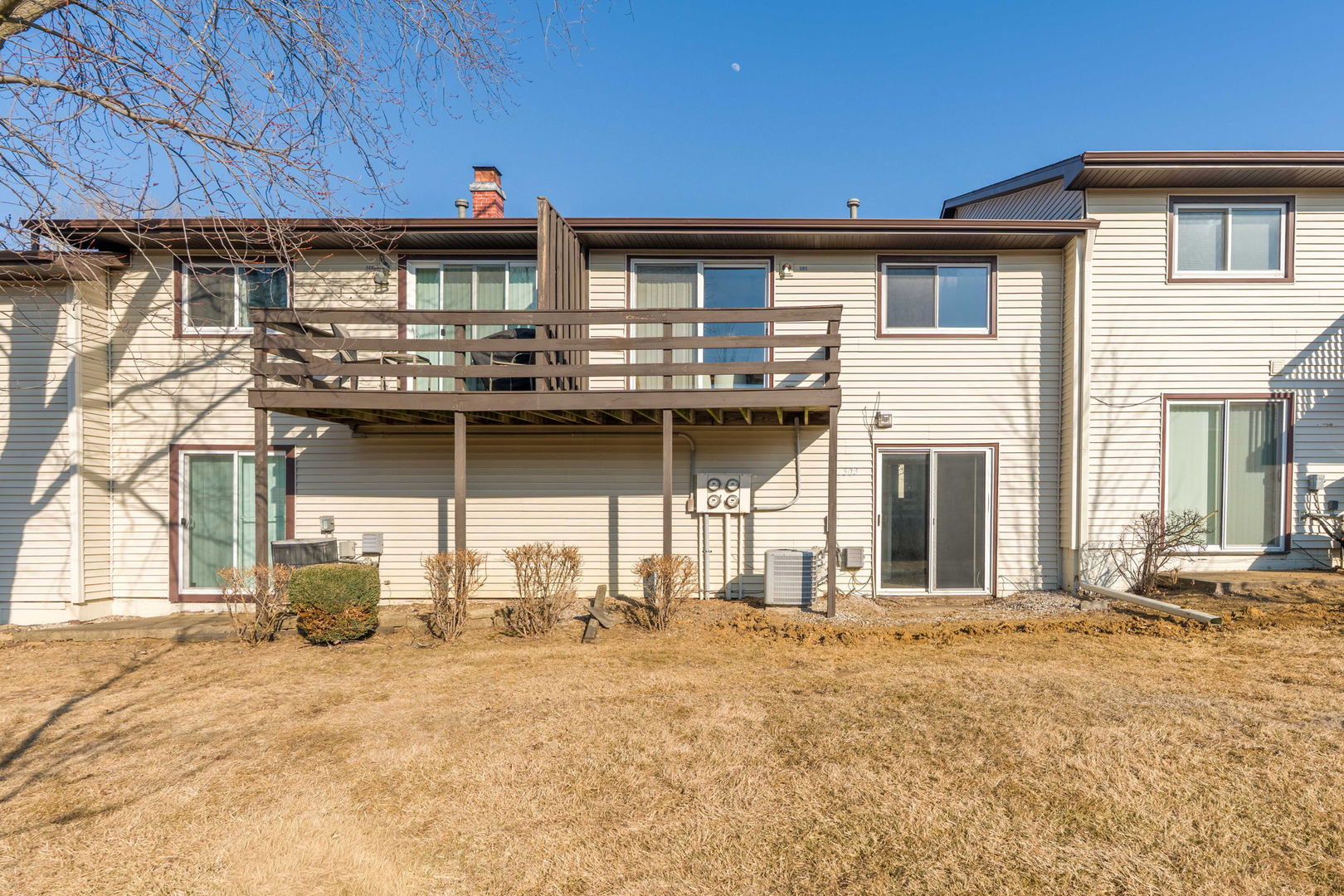 4023 LILLIE Avenue Unit: 305