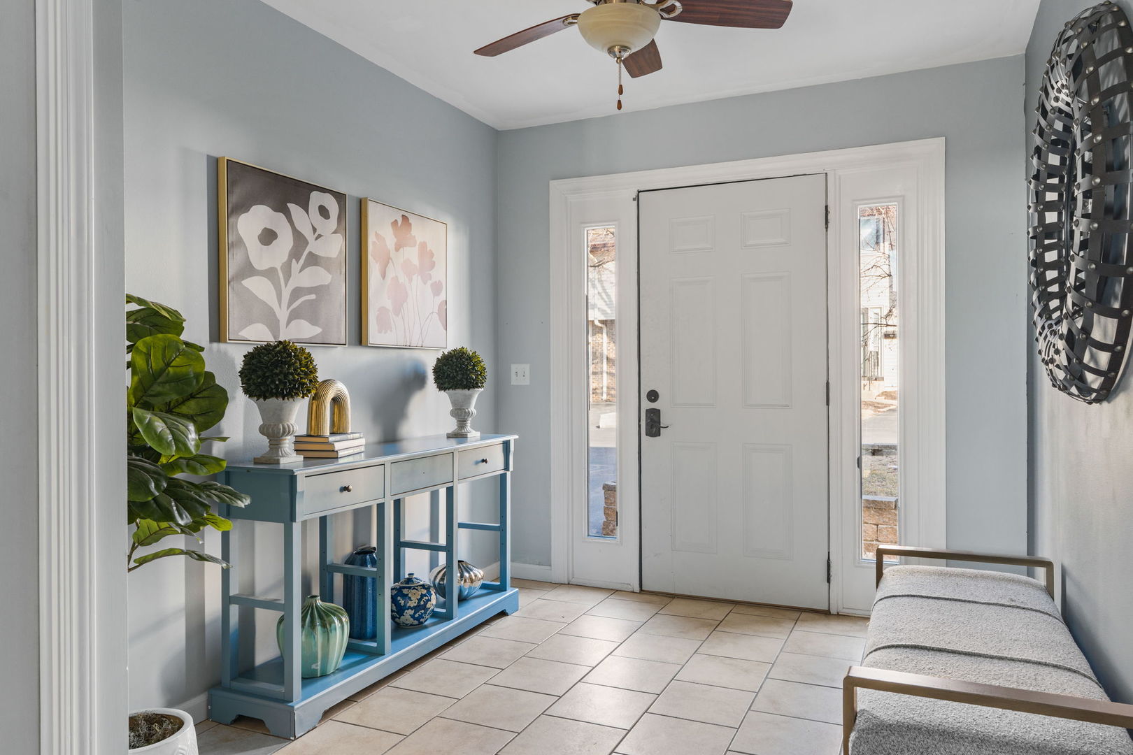 4023 LILLIE Avenue Unit: 305