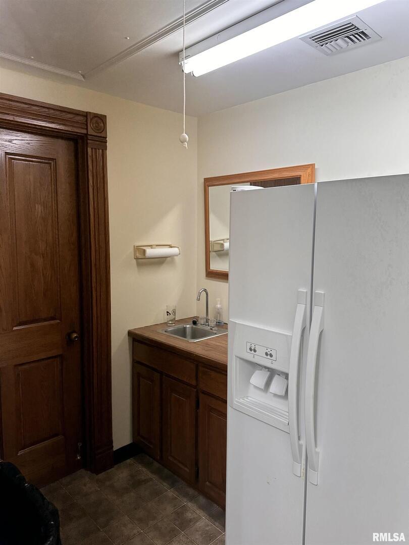 227 W 4TH Street