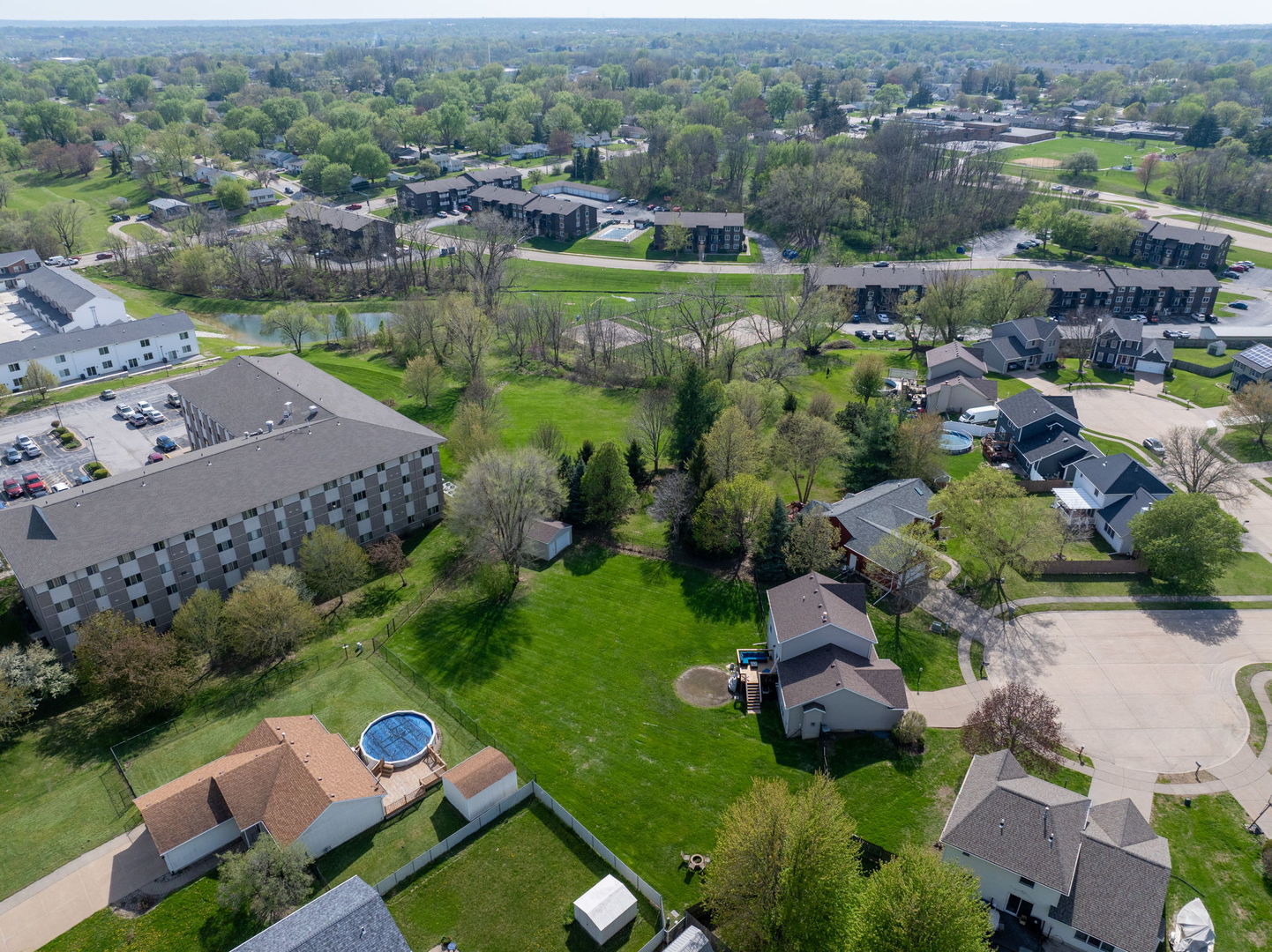 702 N Meadows Court