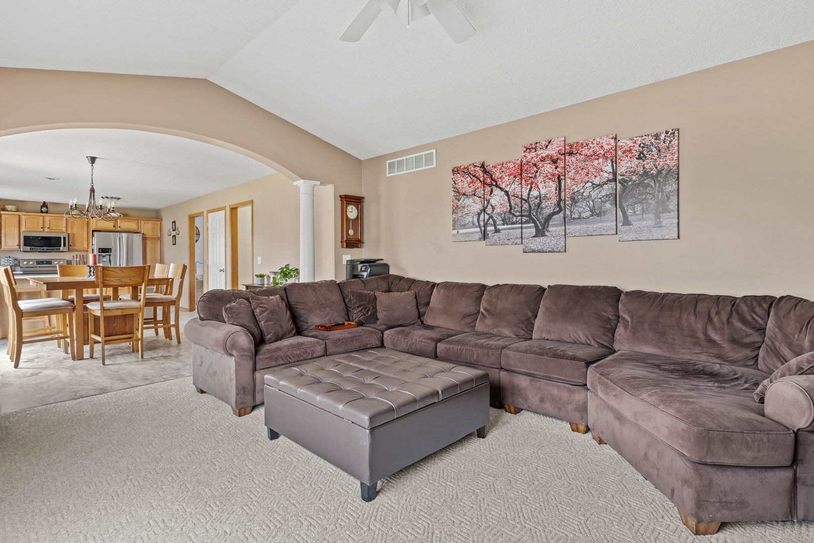 702 N Meadows Court