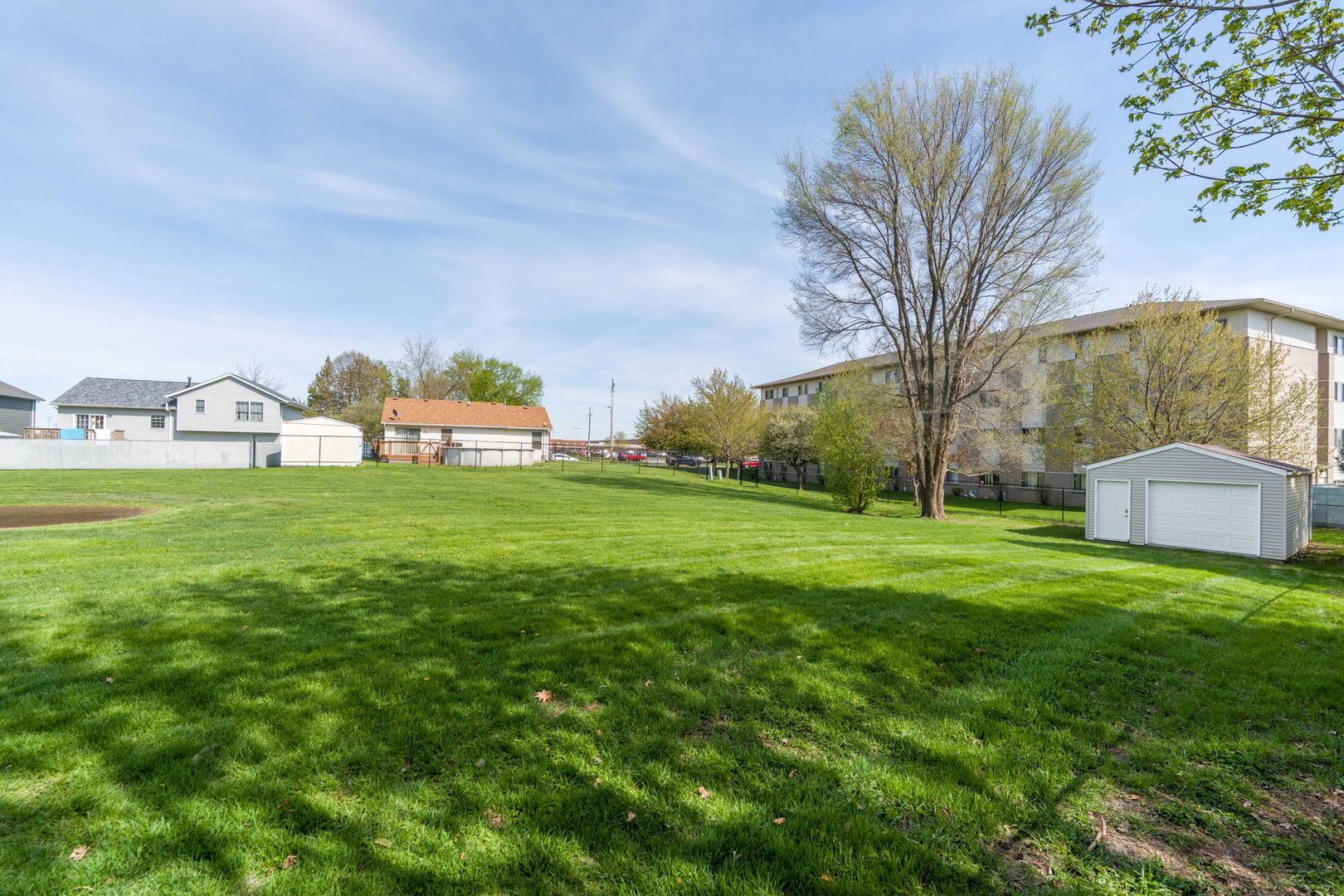 702 N Meadows Court