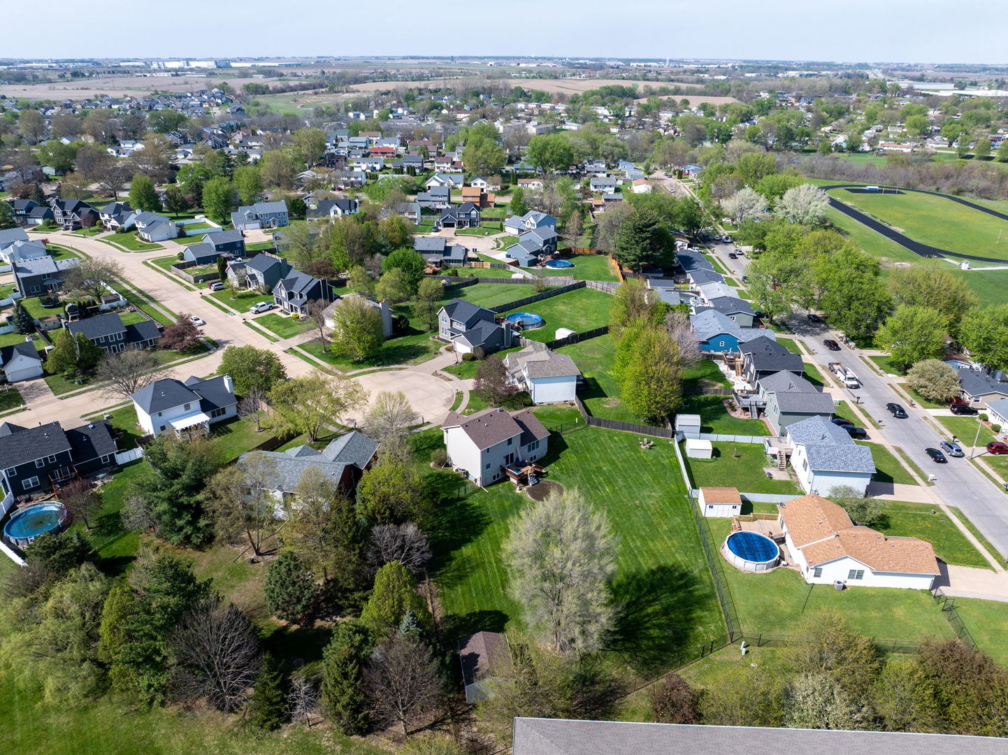 702 N Meadows Court