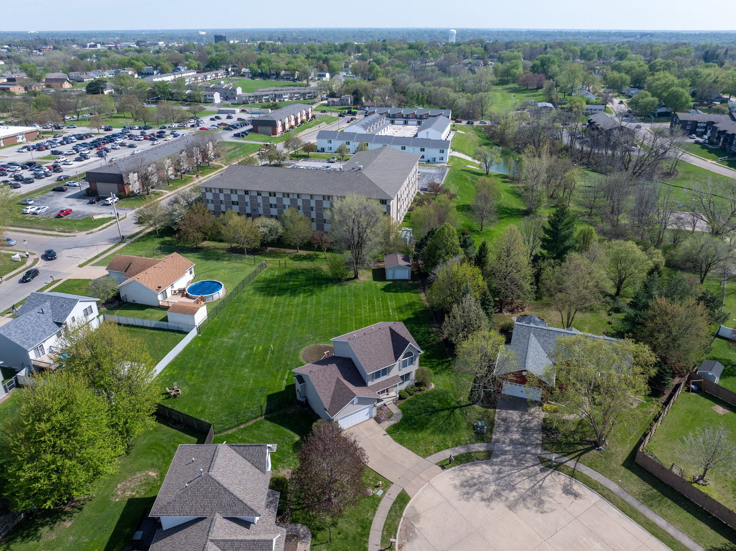 702 N Meadows Court