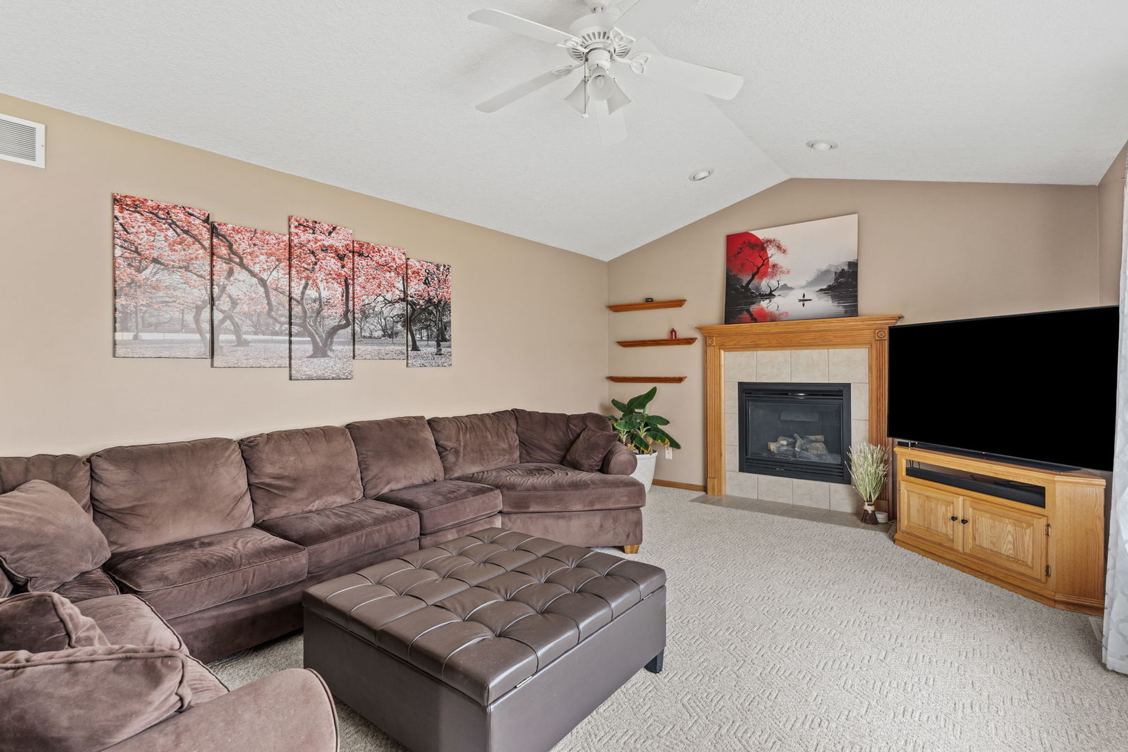 702 N Meadows Court