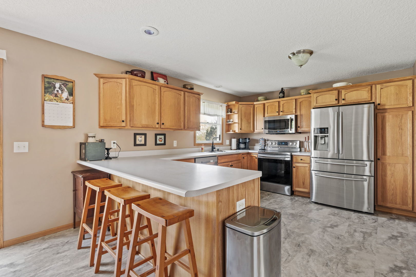 702 N Meadows Court