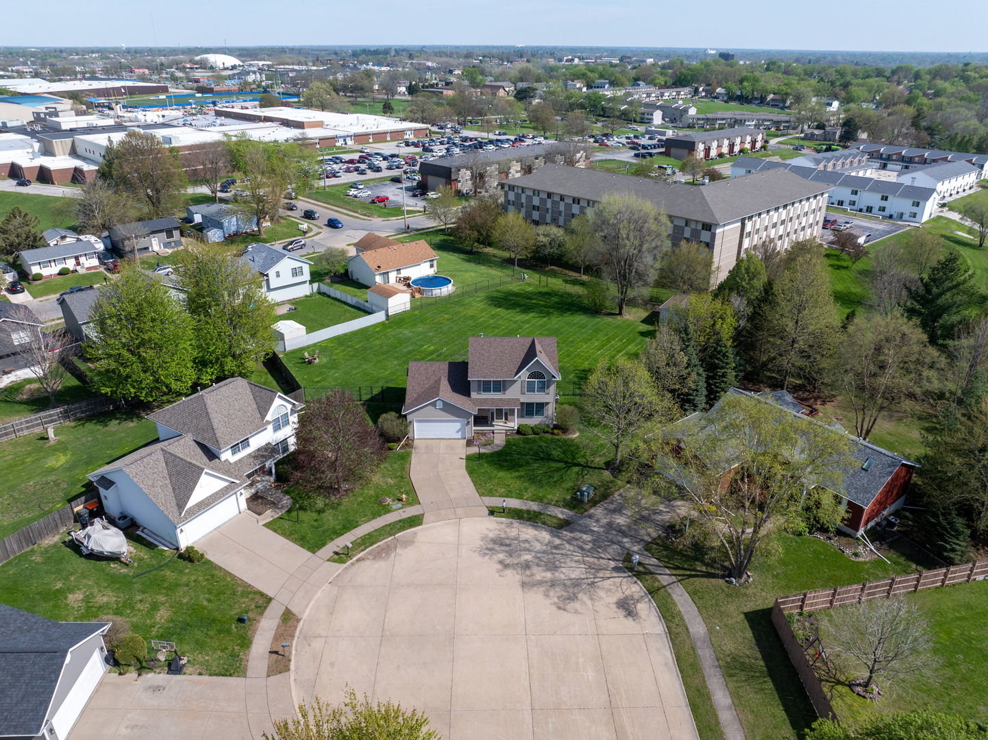 702 N Meadows Court