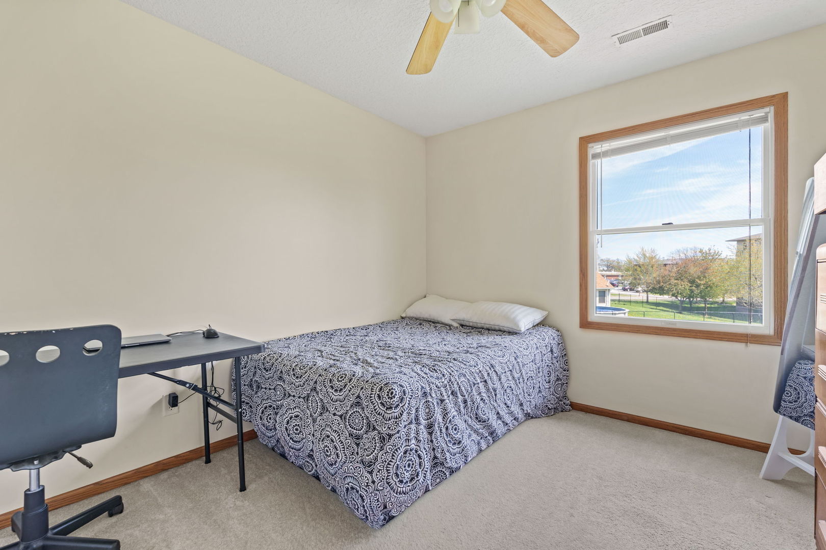 702 N Meadows Court