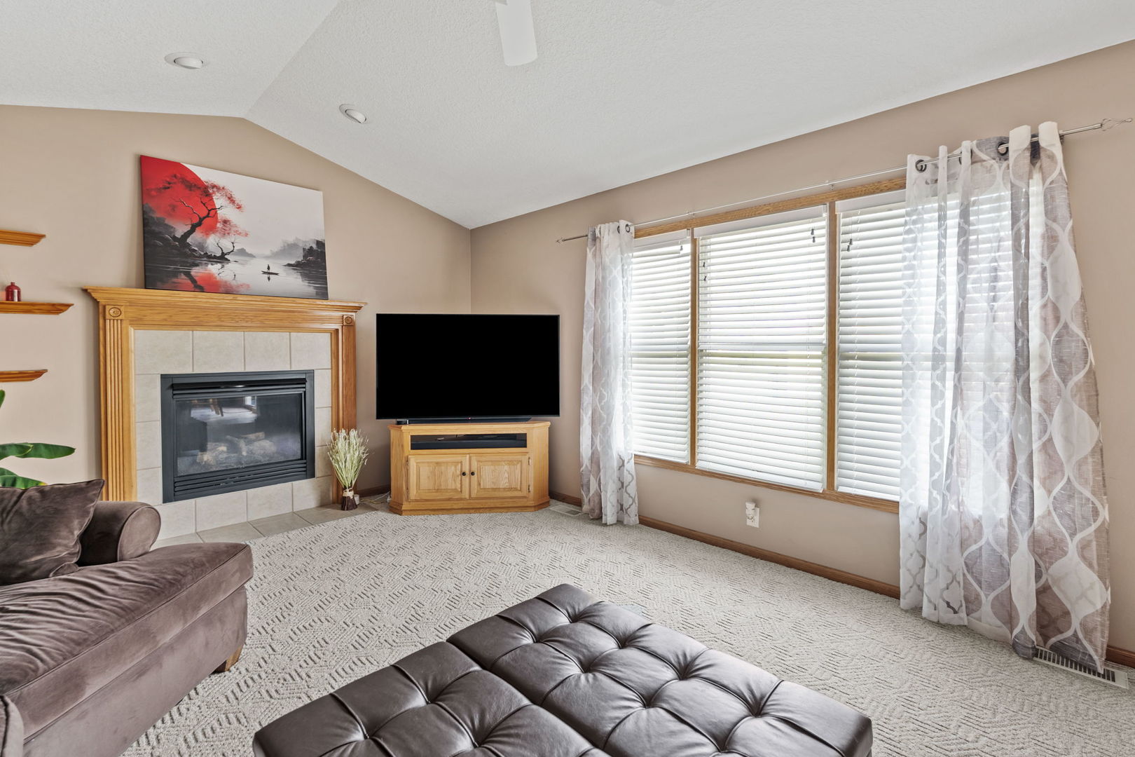 702 N Meadows Court