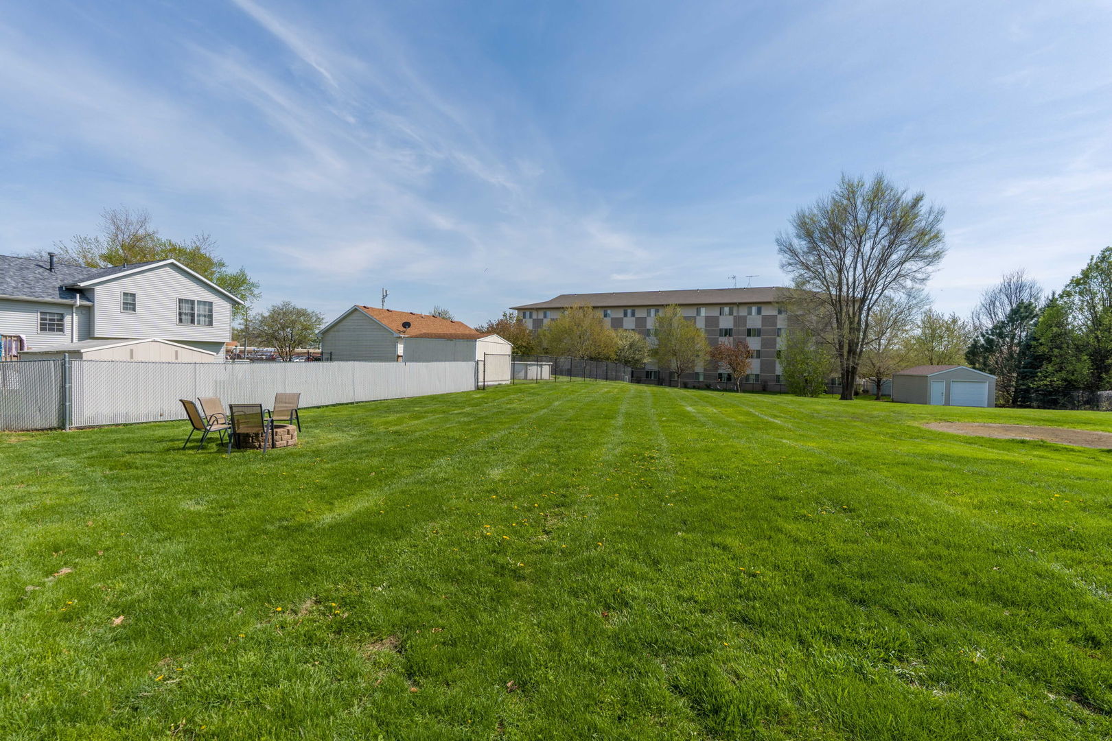 702 N Meadows Court