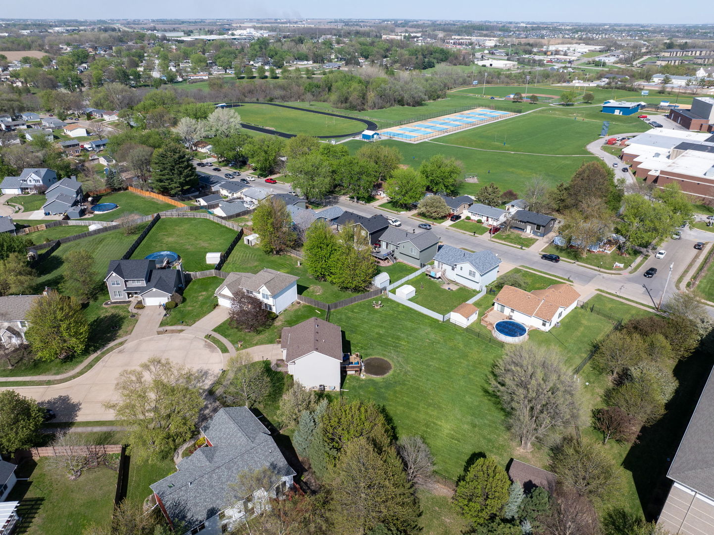702 N Meadows Court
