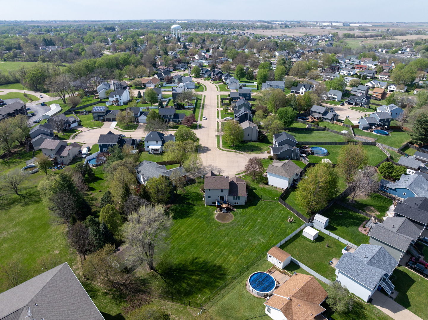 702 N Meadows Court