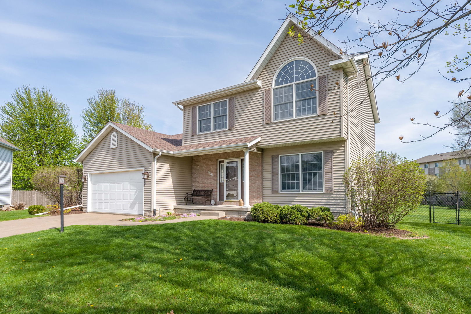 702 N Meadows Court