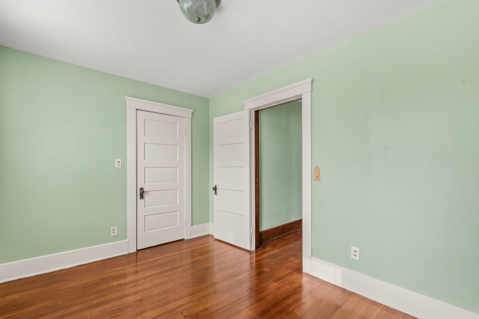 1121 W 15th Street
