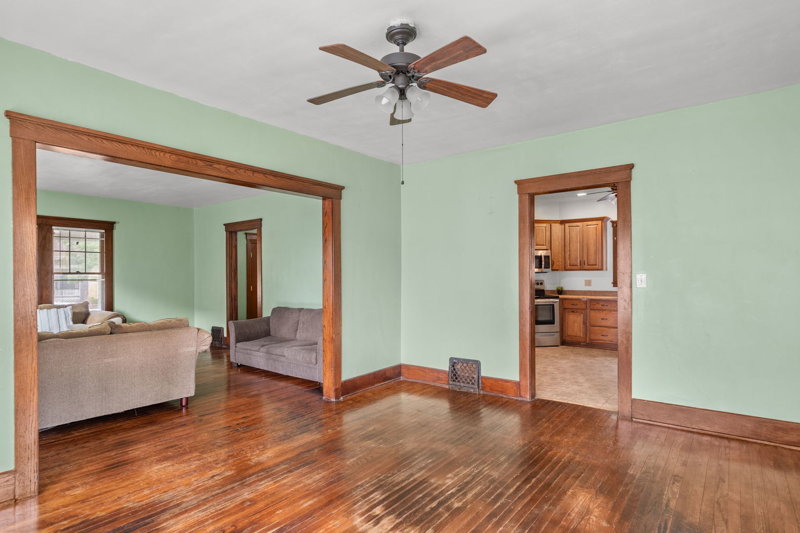 1121 W 15th Street