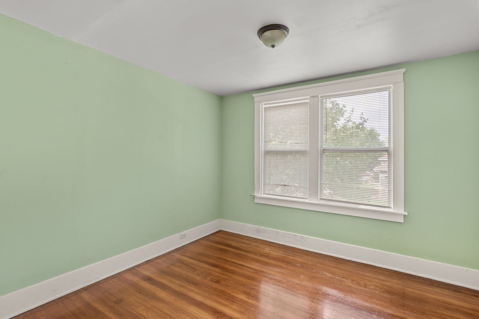 1121 W 15th Street