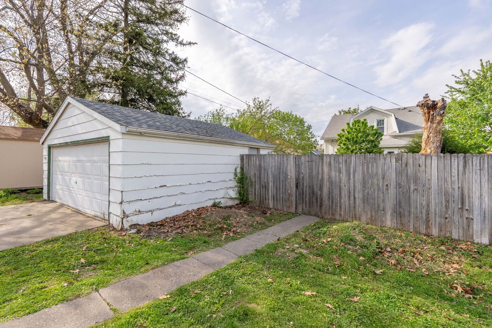 1121 W 15th Street